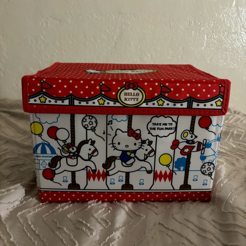 HELLO KITTY COLLAPSABLE BIN